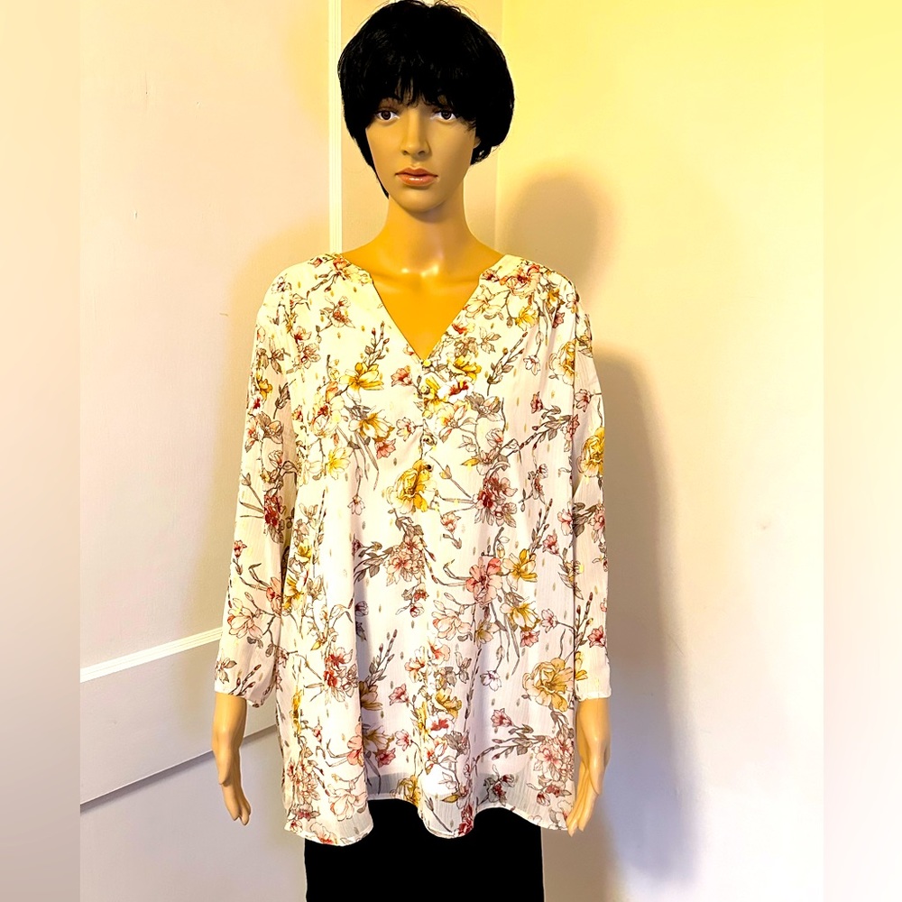 NWOT - Sara Michelle Blouse